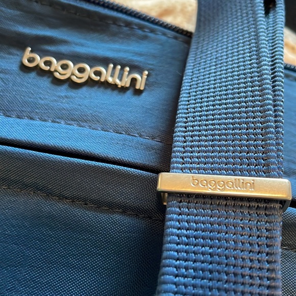 NWT Baggalini Securtex Anti-Theft Memento Crossbody pacific blue RFID cc slots - Picture 3 of 16